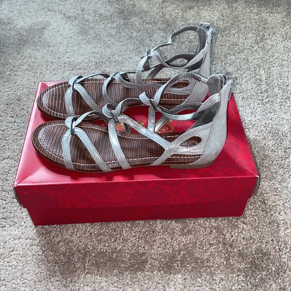 Sandals - Picture 2 of 4